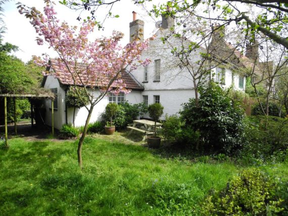 2 Bedroom End of Ter...